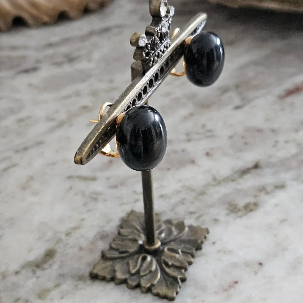 RARE DESIGNER GUMPS LYNN NAKAMURA 18K GOLD BLACK JADE PEBBLE CABOCHON EARRINGS